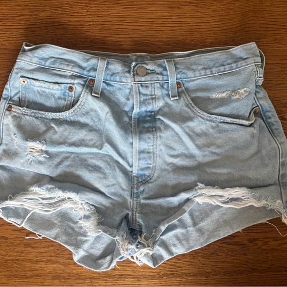 Levi’s 501 Jean Shorts - Picture 2 of 5